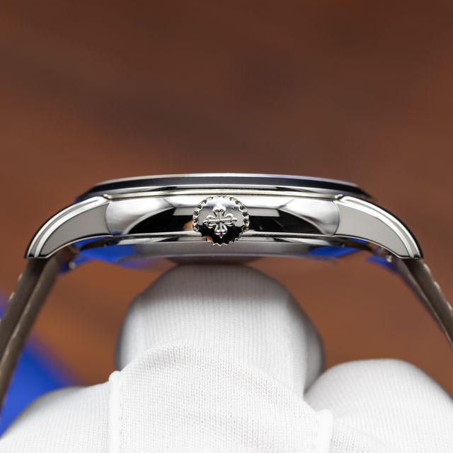 Patek Philippe Complications 5212A-001 Image 2